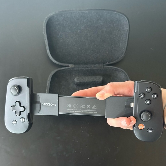 Backbone for Xbox with Case - Picture 4 of 6